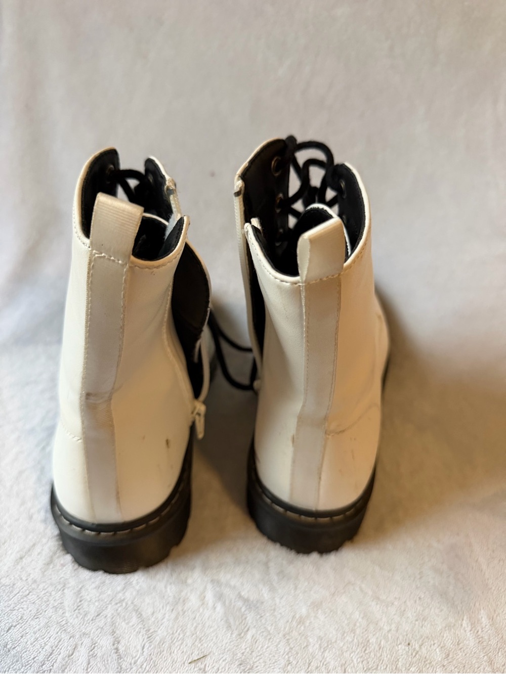 2020 IN Combat Boots Women 8.5 White Good Lace Up Chunky Sole - Picture 3 of 6